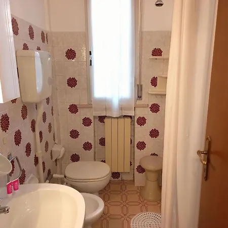 Attractive With Private Garden رافيننا