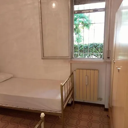 Attractive With Private Garden رافيننا