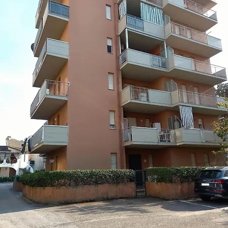 Attractive With Private Garden رافيننا