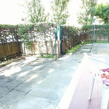 شقة Attractive With Private Garden *