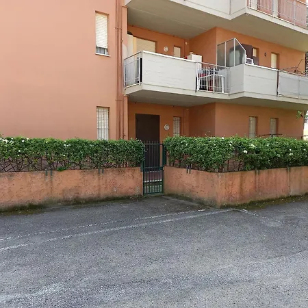 شقة Attractive With Private Garden