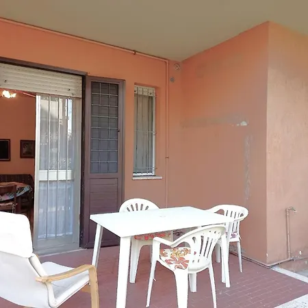 Attractive With Private Garden شقة *