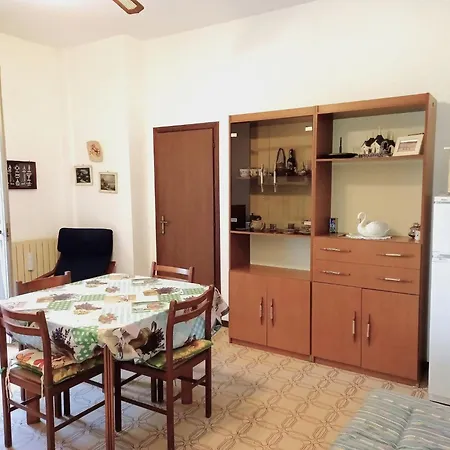 Attractive With Private Garden رافيننا